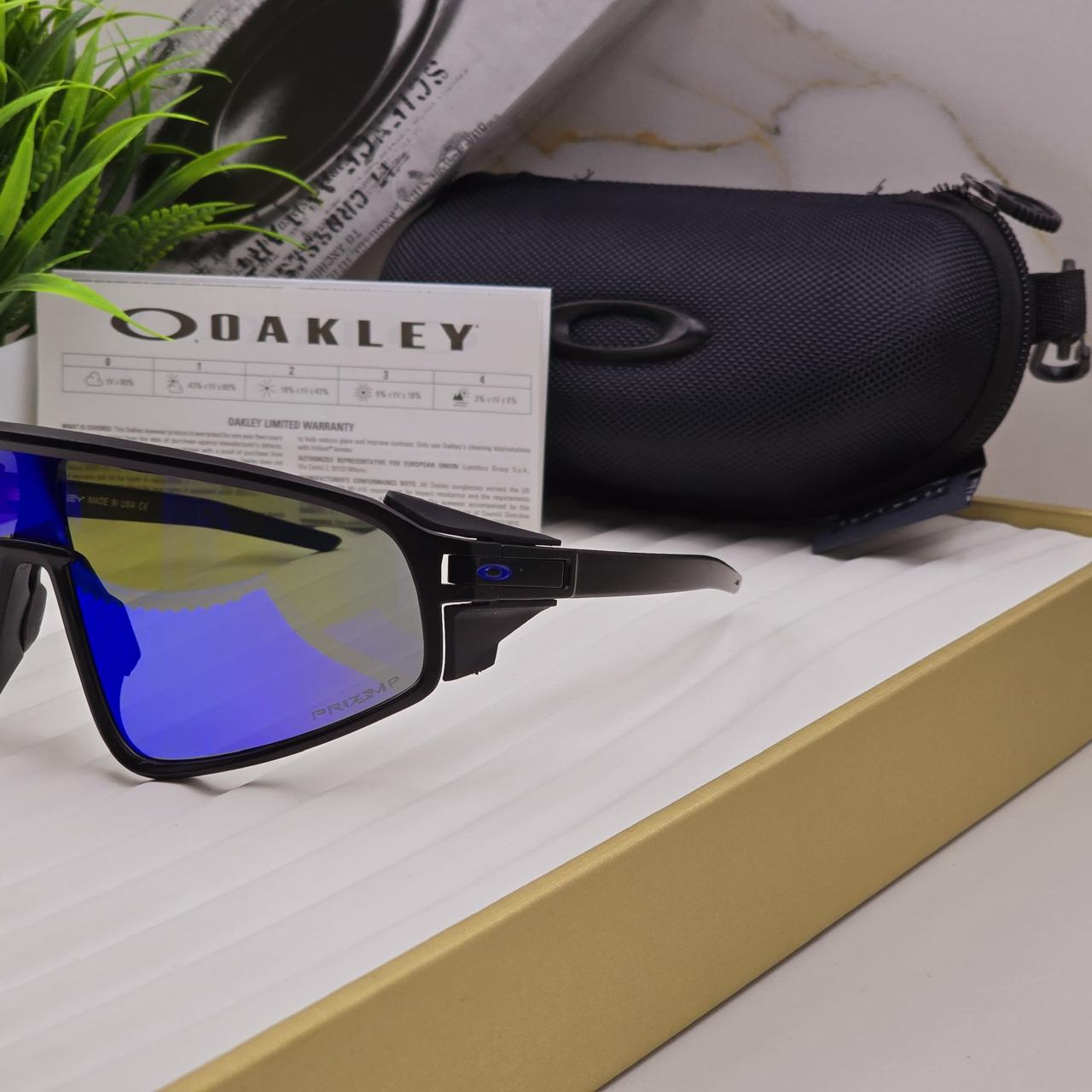 Oakley Latch Panel ( Blue & Black )