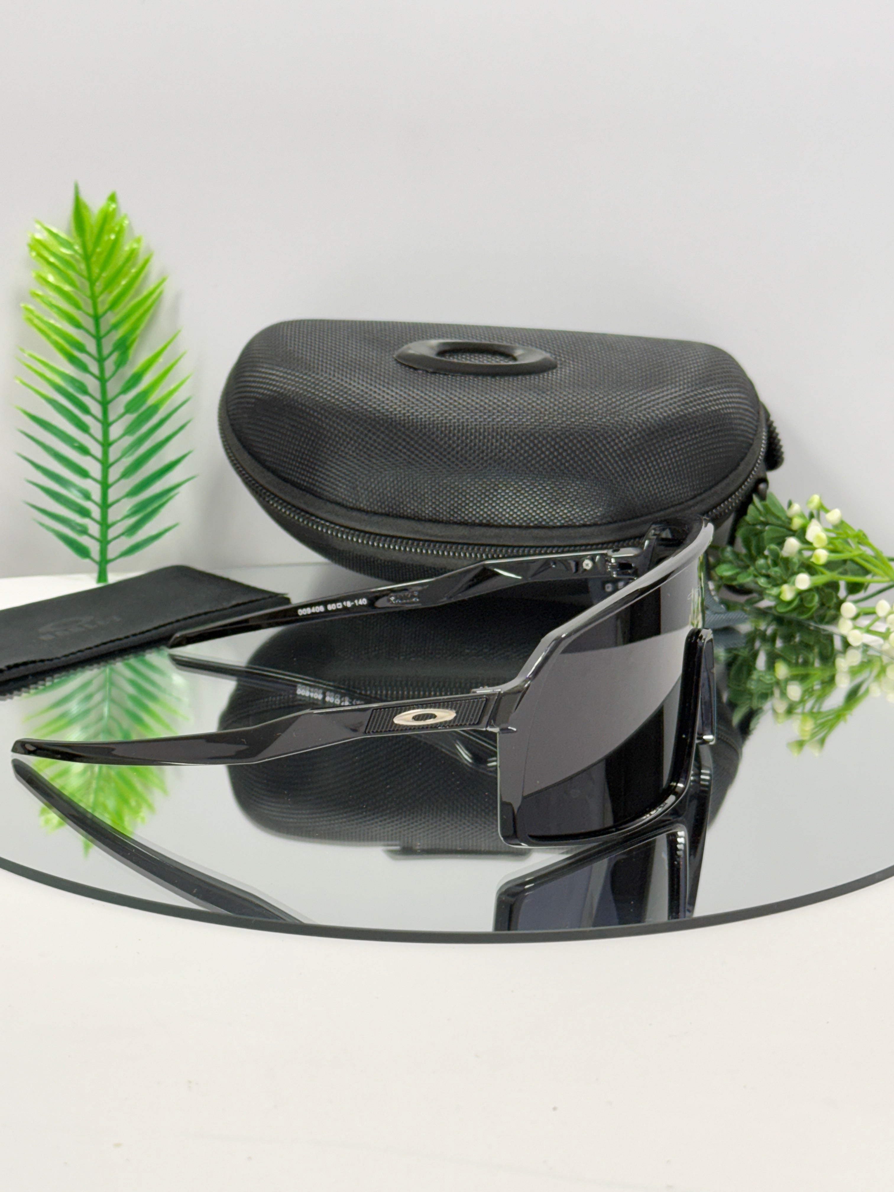 Oakley SURTO Sports ( Black & Black )